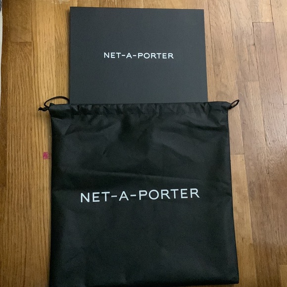 Foldable “ Net-A-Porter “ medium box +”Net A Porter”Drawstring Dust Bag - Picture 1 of 8